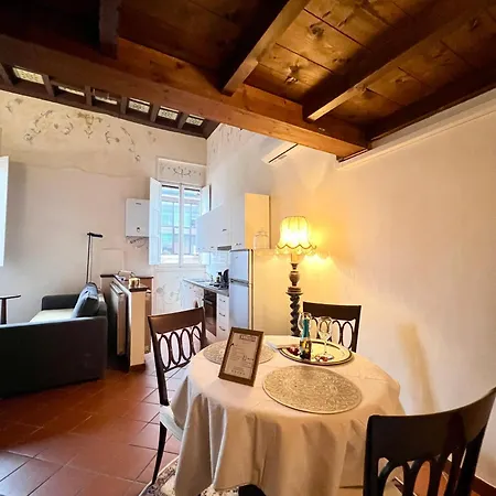 Renaissance Apartment *