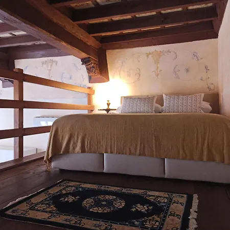 Renaissance Apartment *